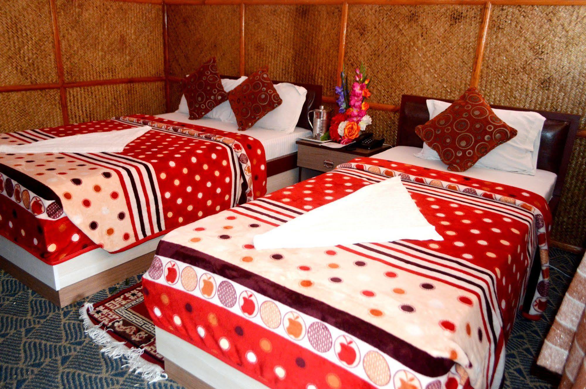 Pokhara Deep Sagar Hotel Buitenkant foto